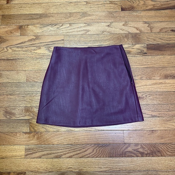 Abercrombie & Fitch Scarlett Vegan Leather Mini Skort - Picture 3 of 6